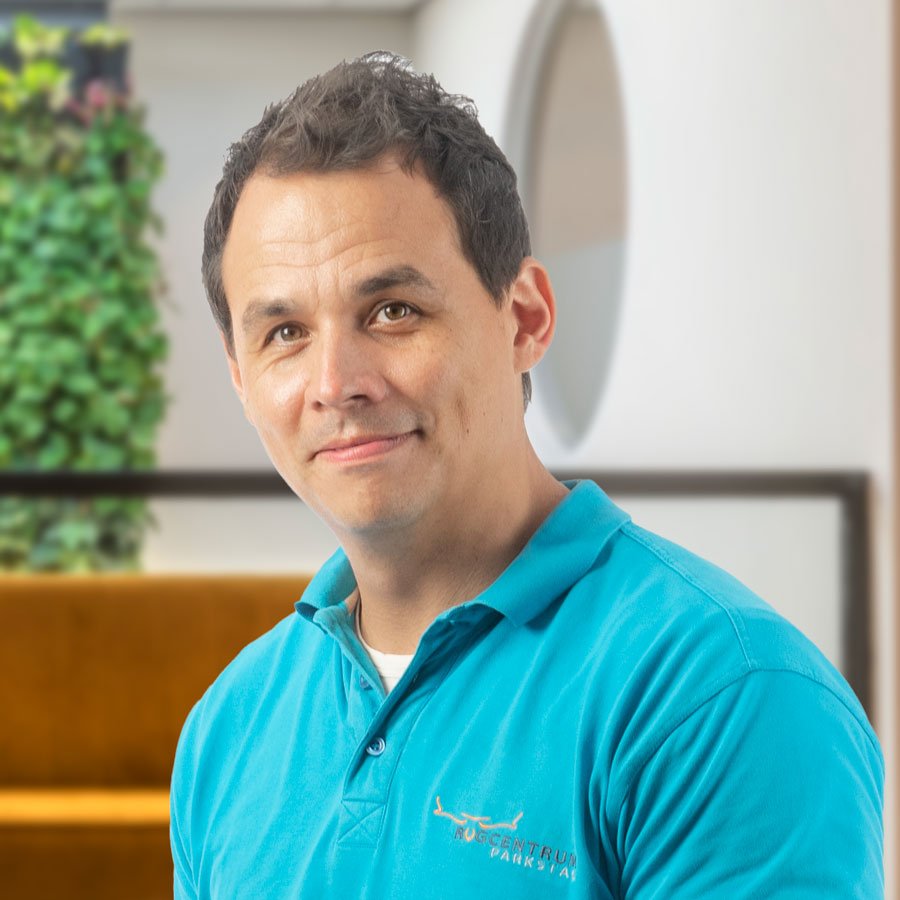 Portret van Lucas de Santy, chiropractor bij Beweegkliniek Sittard