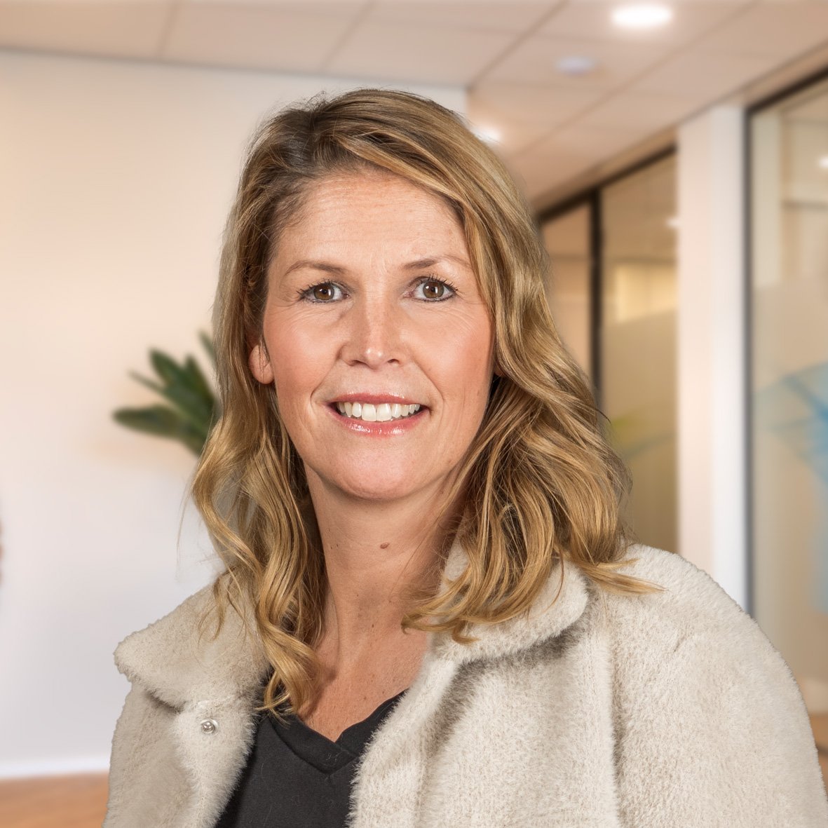 Portret van Sari de Santy, officemanager bij Beweegkliniek Sittard